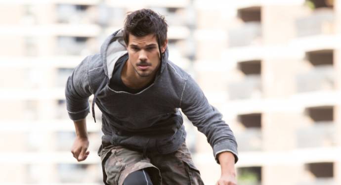 Taylor Lautner (Cam) in Tracers