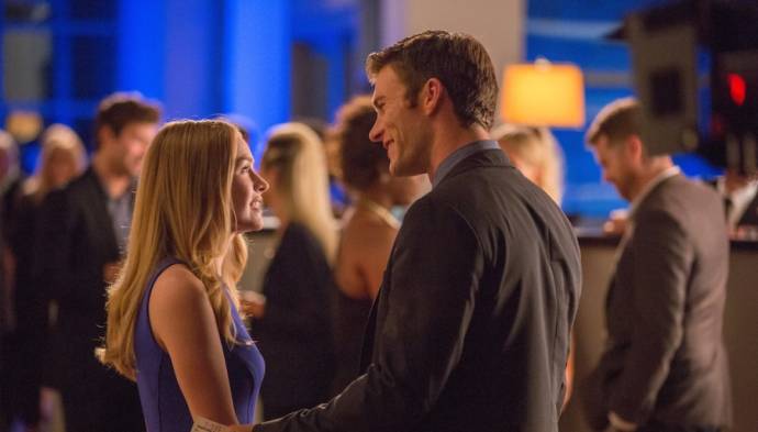 Britt Robertson (Sophia Danko) en Scott Eastwood (Luke Collins)