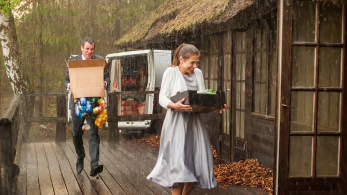 Jeroen van Koningsbrugge (Jacob) en Georgina Verbaan (Anne)