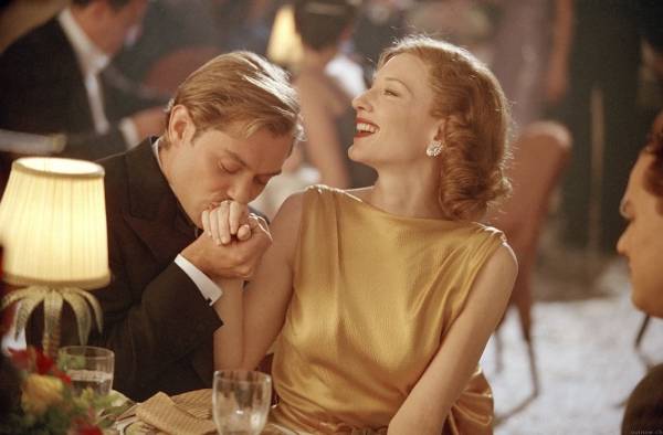 Cate Blanchett (Katharine Hepburn) en Jude Law (Errol Flynn)