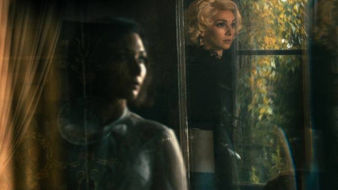 Sidse Babett Knudsen (Cynthia) en Chiara D'Anna (Evelyn) in The Duke of Burgundy