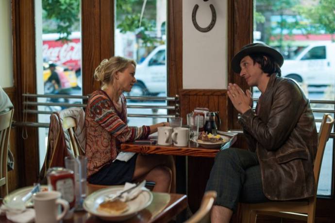 Naomi Watts (Cornelia) en Adam Driver (Jamie)