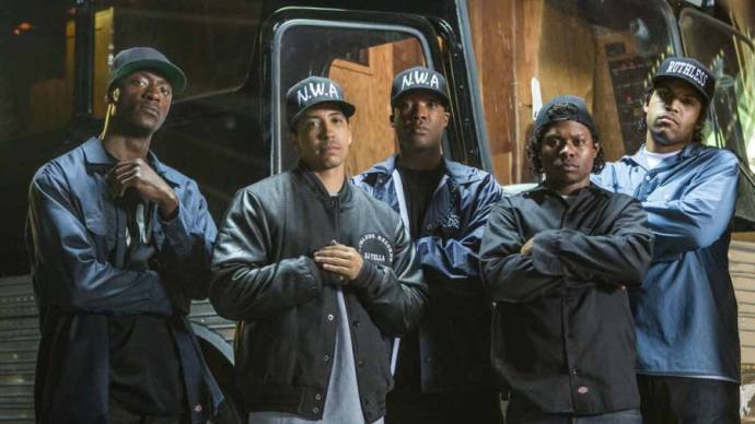 Neil Brown Jr. (Dj Yella), Corey Hawkins (Dr. Dre), Aldis Hodge (MC Ren), O'Shea Jackson Jr. (Ice Cube) en Jason Mitchell (Eazy-E)