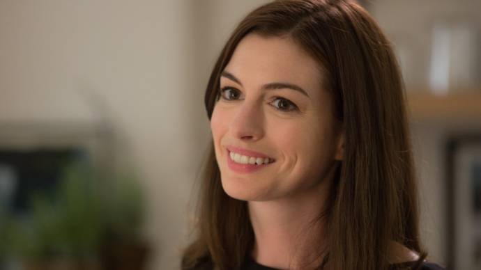 Anne Hathaway (Jules Ostin)