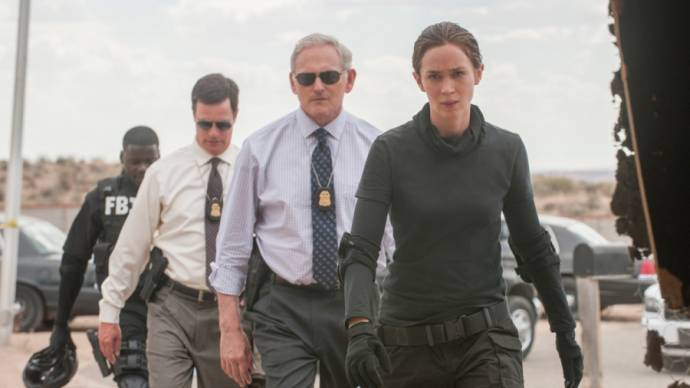 Victor Garber (Jennings) en Emily Blunt (Kate Macy)