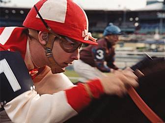 Tobey Maguire als jockey