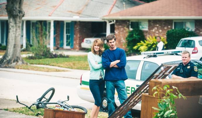 Laura Dern (Lynn Nash) en Andrew Garfield (Dennis Nash)