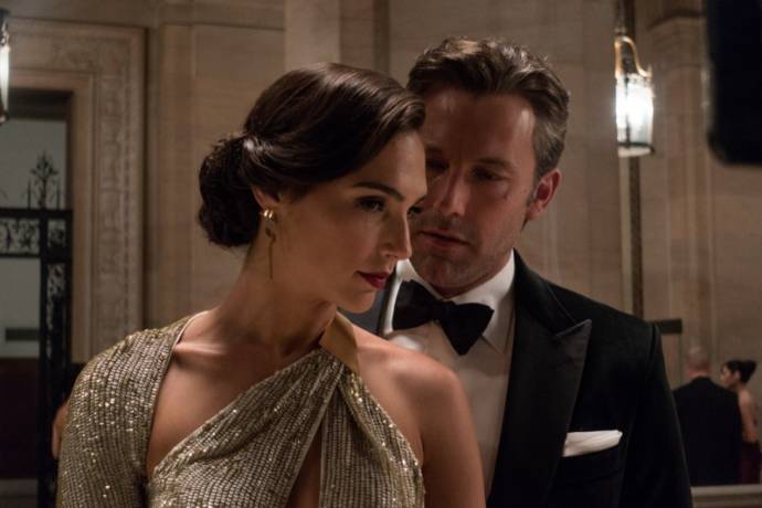 Gal Gadot (Diana Prince / Wonder Woman) en Ben Affleck (Bruce Wayne / Batman)