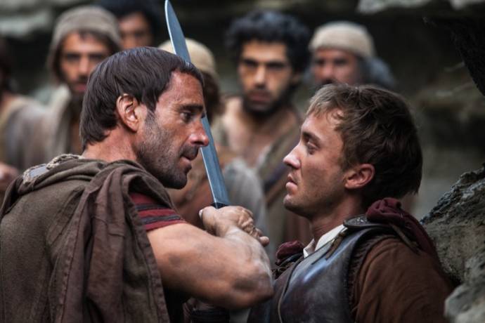 Joseph Fiennes (Clavius) en Tom Felton (Lucius)