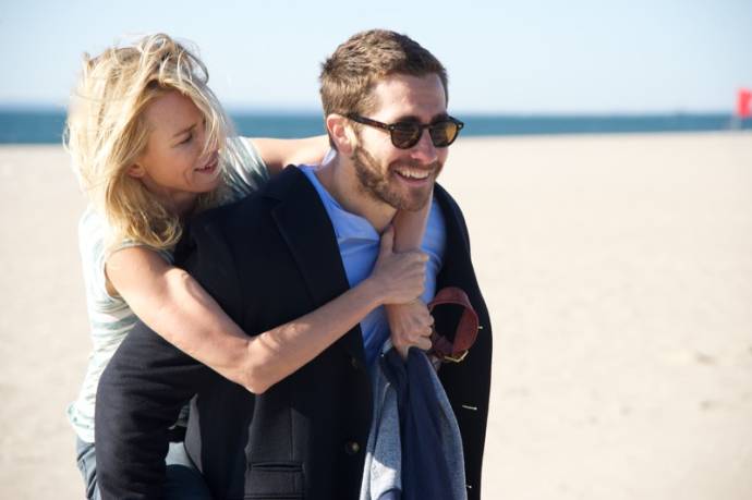 Naomi Watts (Karen Moreno) en Jake Gyllenhaal (Davis Mitchell)