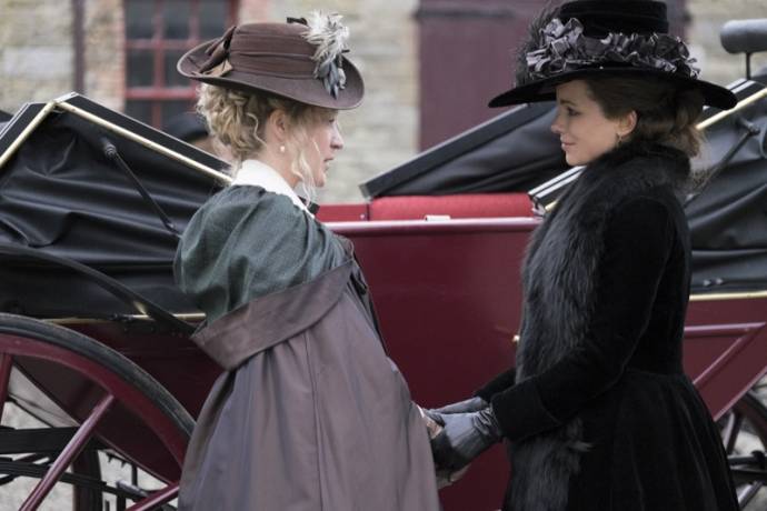 Chloë Sevigny (Alicia Johnson) en Kate Beckinsale (Lady Susan Vernon Martin)