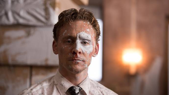 Tom Hiddleston (Dr. Robert Laing)