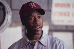 Garagehouder Bonny Simmons (Don Cheadle)