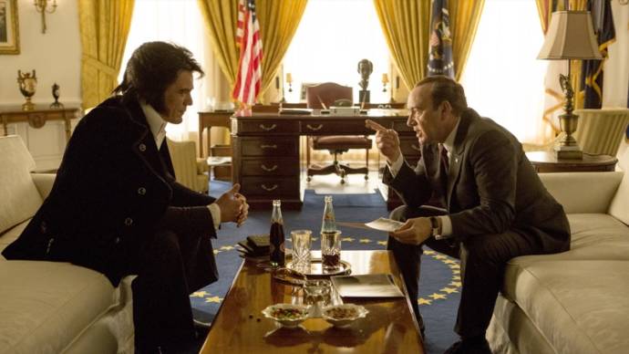 Michael Shannon (Elvis Presley) en Kevin Spacey (Richard Nixon)