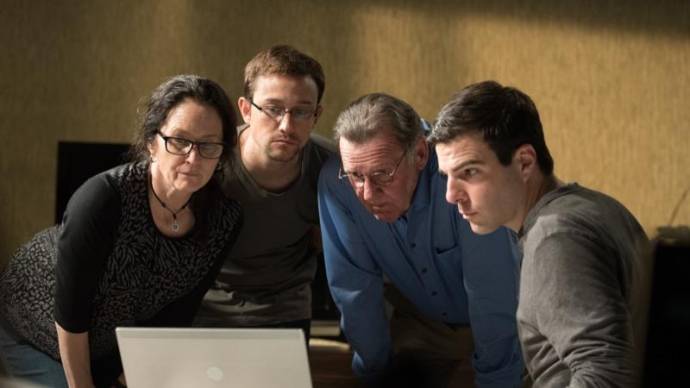 Melissa Leo (Laura Poitras), Joseph Gordon-Levitt (Edward Snowden) en Zachary Quinto (Glenn Greenwald)