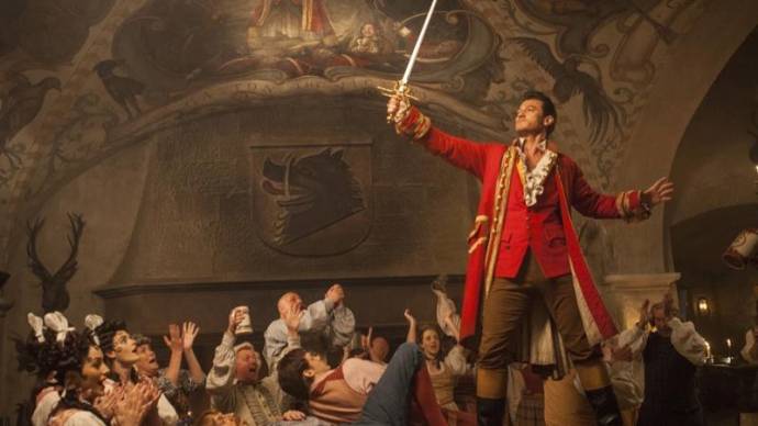 Luke Evans (Gaston)