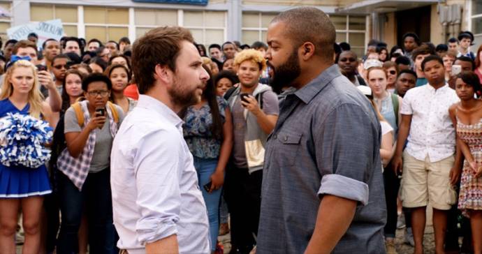 Charlie Day (Campbell) en Ice Cube (Strickland)