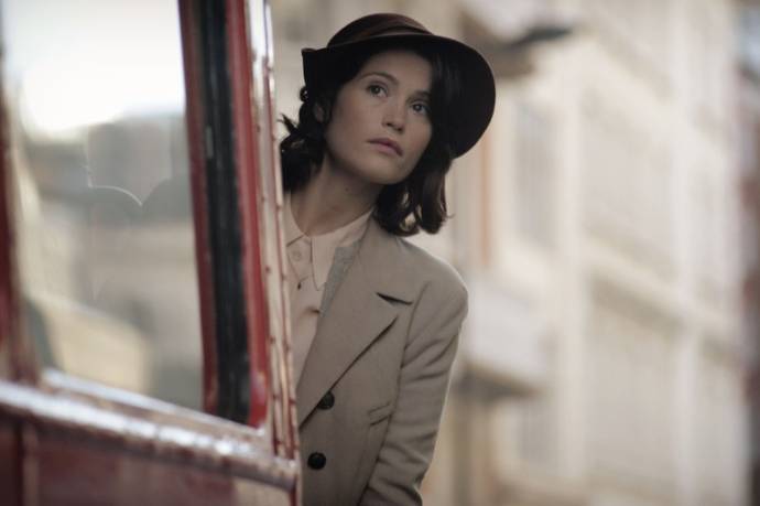 Gemma Arterton (Catrin Cole)