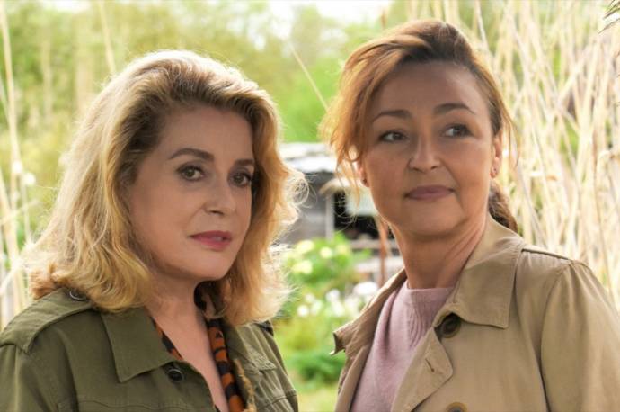 Catherine Deneuve (Beatrice) en Catherine Frot (Claire)