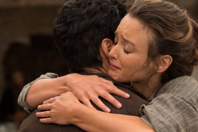 Oscar Isaac (Mikael Pogosian) en Charlotte Le Bon (Ana) in The Promise