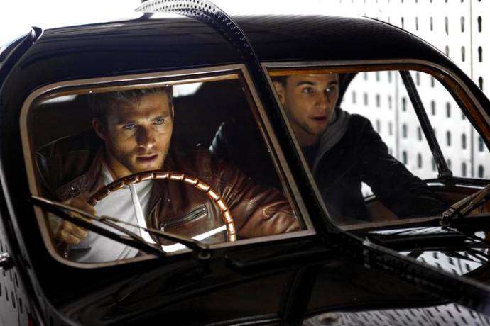 Scott Eastwood (Andrew Foster) en Freddie Thorp (Garrett Foster)