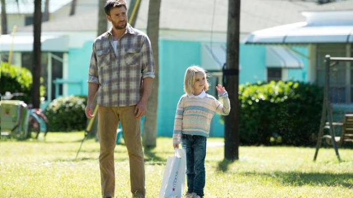 Chris Evans (Frank Adler) en Mckenna Grace (Mary Adler (as McKenna Grace))