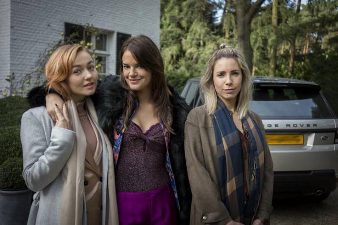 Carolien Spoor (Jasmijn), Eva Laurenssen (Sasha) en Kiki van Deursen (Amy)