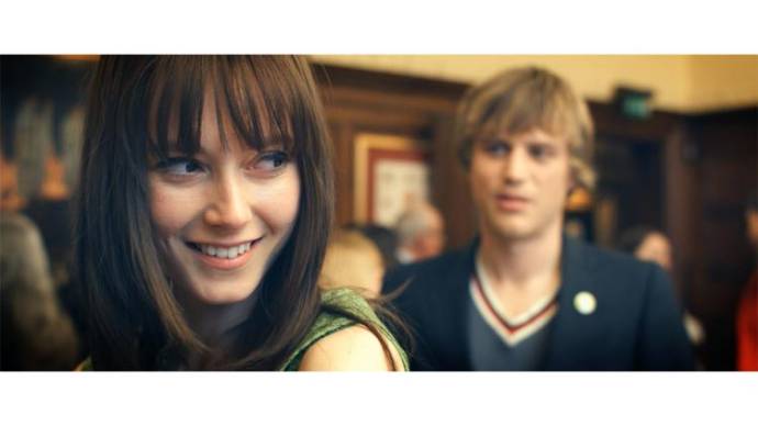 Lydia Wilson (Vida) en Johnny Flynn (Arthur)