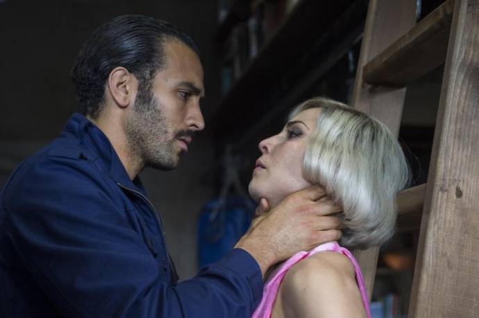 Marwan Kenzari (Adrian Knowles) en Noomi Rapace (The Settman Siblings)