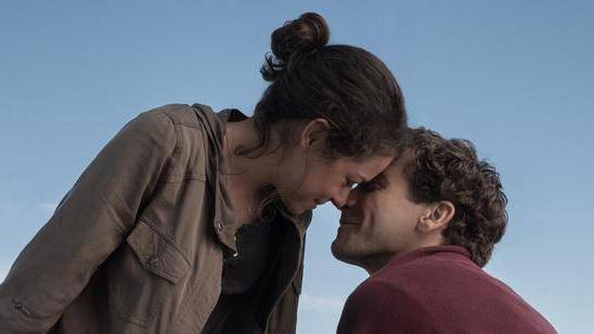 Tatiana Maslany (Erin Hurley) en Jake Gyllenhaal (Jeff Bauman)