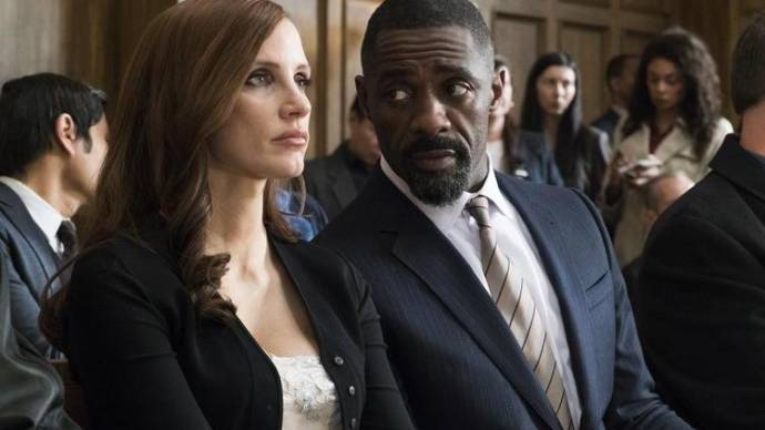 Jessica Chastain (Molly Bloom) en Idris Elba