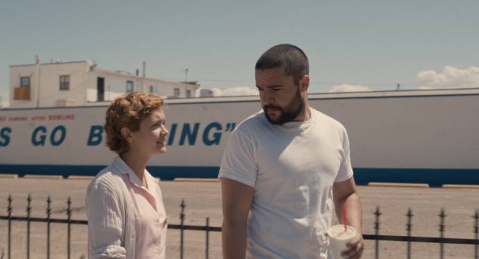 Olivia Cooke (Katie) en Christopher Abbott (Bruno)