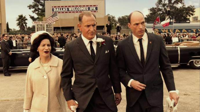 Jennifer Jason Leigh (Lady Bird Johnson) en Woody Harrelson (Lyndon B. Johnson)