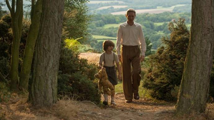 Will Tilston (Christopher Robin - Age 8) en Domhnall Gleeson (A.A. Milne)