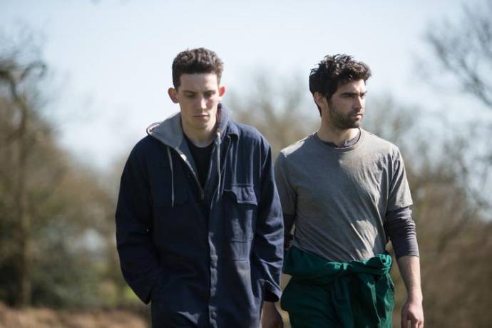 Josh O'Connor (Johnny Saxby) en Alec Secareanu (Gheorghe Ionescu)