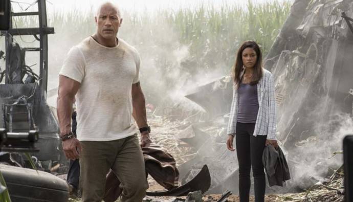 Dwayne Johnson (Davis Okoye) en Naomie Harris (Dr. Kate Caldwell)