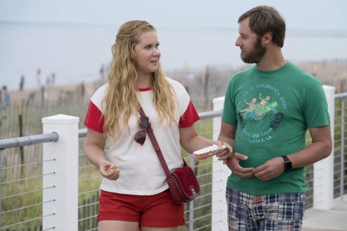 Amy Schumer (Renee Barrett) en Rory Scovel