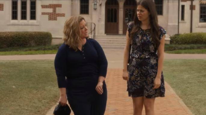 Melissa McCarthy (Deanna) en Molly Gordon (Maddie)