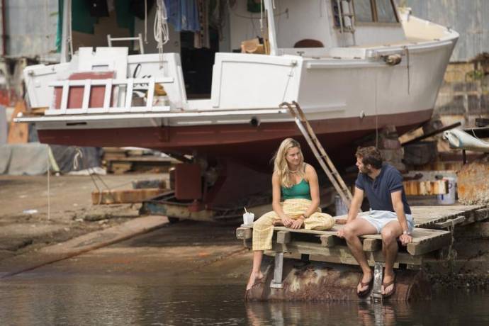 Shailene Woodley (Tami Oldham) en Sam Claflin (Richard Sharp)