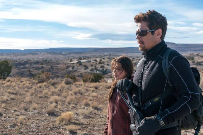 Isabela Moner en Benicio Del Toro (Alejandro Gillick)