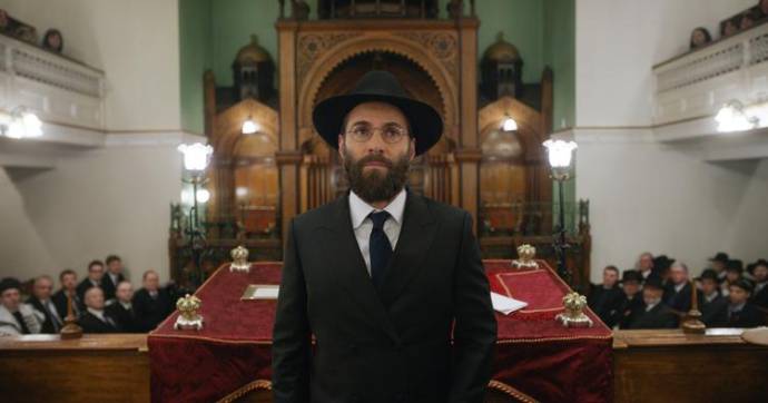 Alessandro Nivola (Rabbi Dovid Kuperman)