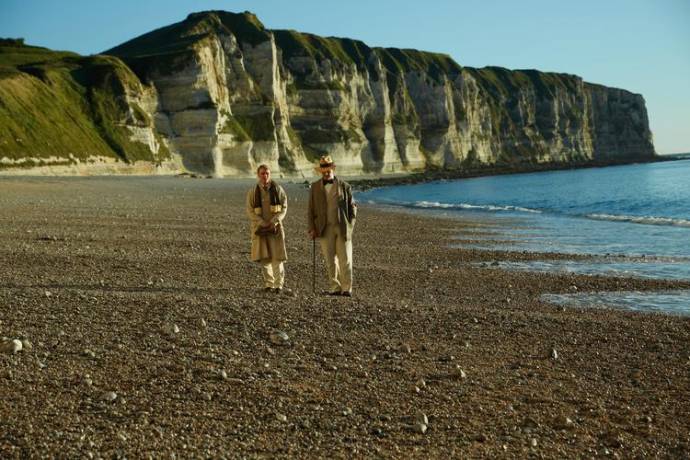 Colin Morgan (Alfred Bosie Douglas) en Rupert Everett (Oscar Wilde)