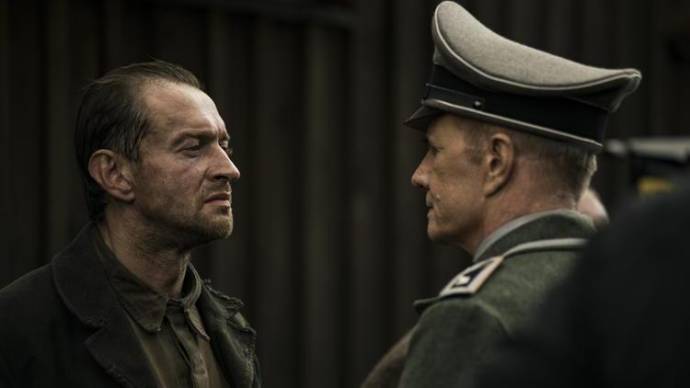 Konstantin Khabenskiy (Alexander Pechersky) en Christopher Lambert (Karl Frenzel)