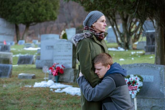 Julia Roberts (Holly Burns) en Lucas Hedges (Ben Burns)