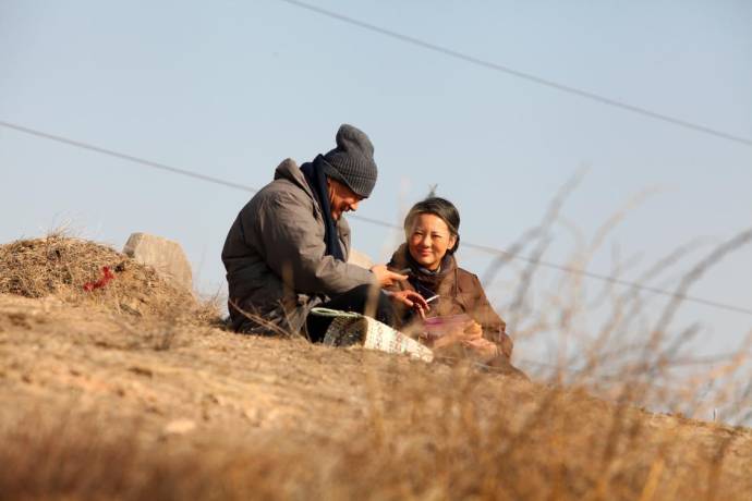 Jingchun Wang (Yaojun Liu) en Mei Yong (Liyun Wang)