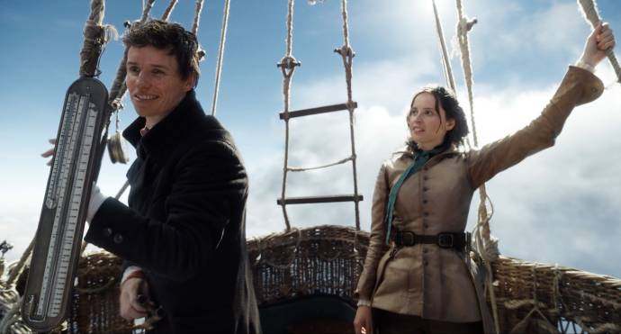 Eddie Redmayne (James Glaisher) en Felicity Jones (Amelia Wren)