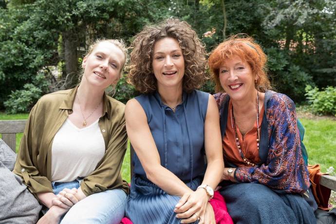 Jelka van Houten (Marjolein), Eva van de Wijdeven (Gijsje) en Loes Luca (Loes)