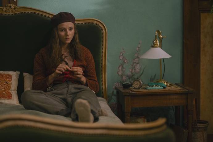 Thomasin McKenzie (Elsa)