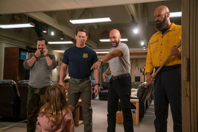 John Leguizamo (Rodrigo), Finley Rose Slater (Zoey), John Cena (Jake Carson), Keegan-Michael Key (Mark) en Tyler Mane (Axe)