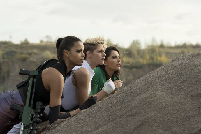 Ella Balinska (Jane Kano), Kristen Stewart (Sabina Wilson) en Naomi Scott (Elena Houghlin)